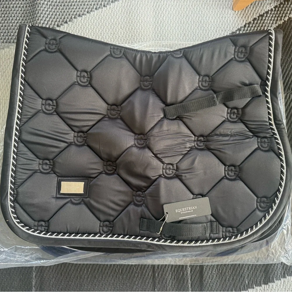 Equestrian Stockholm Saddle Pad - Picture 1 of 3